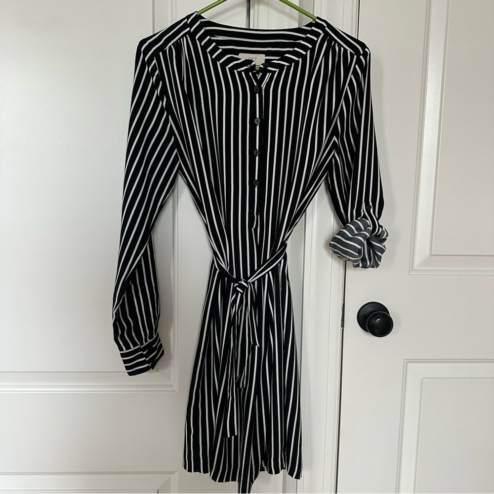 Black white belted dress